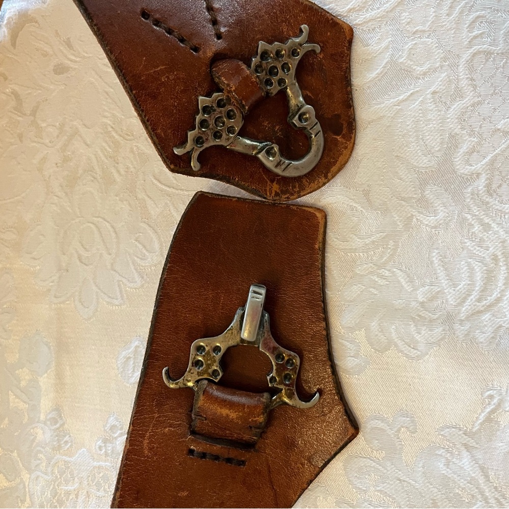 Vintage 70s leather belt with great hardware. Unmarked Etienne Aigner? - Picture 7 of 16
